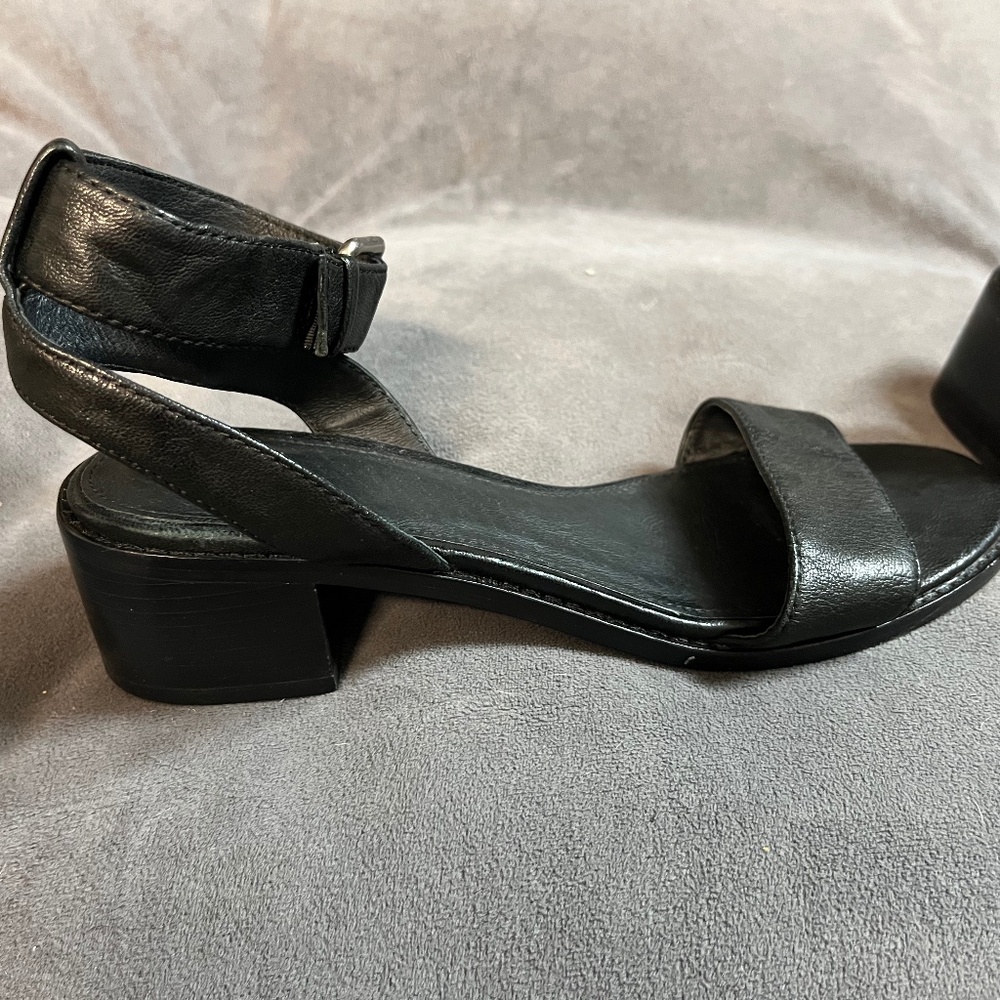 Frye 'Cindy' Ankle Strap Sandal Size 8